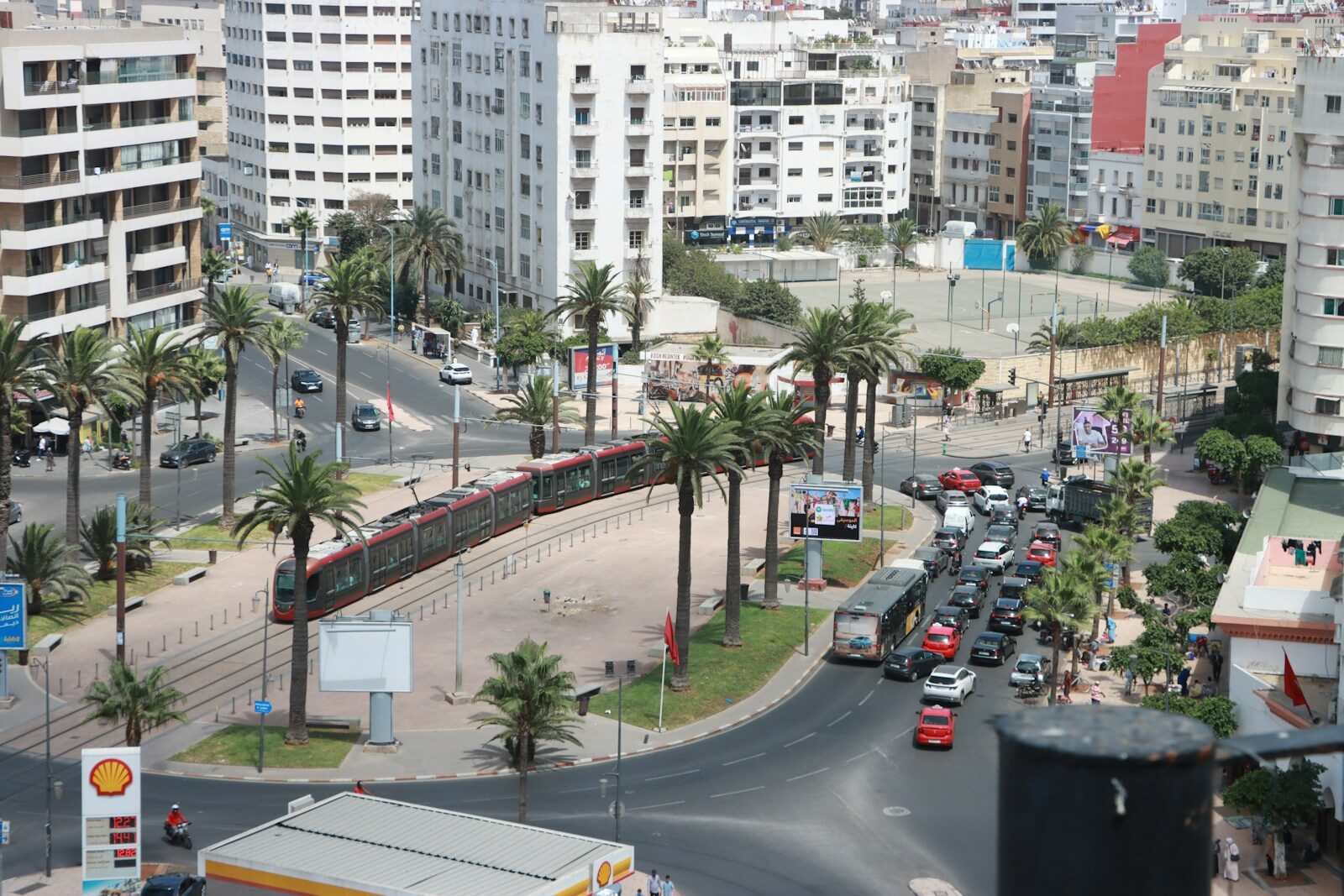A city street filled with lots of traffic next to tall buildings